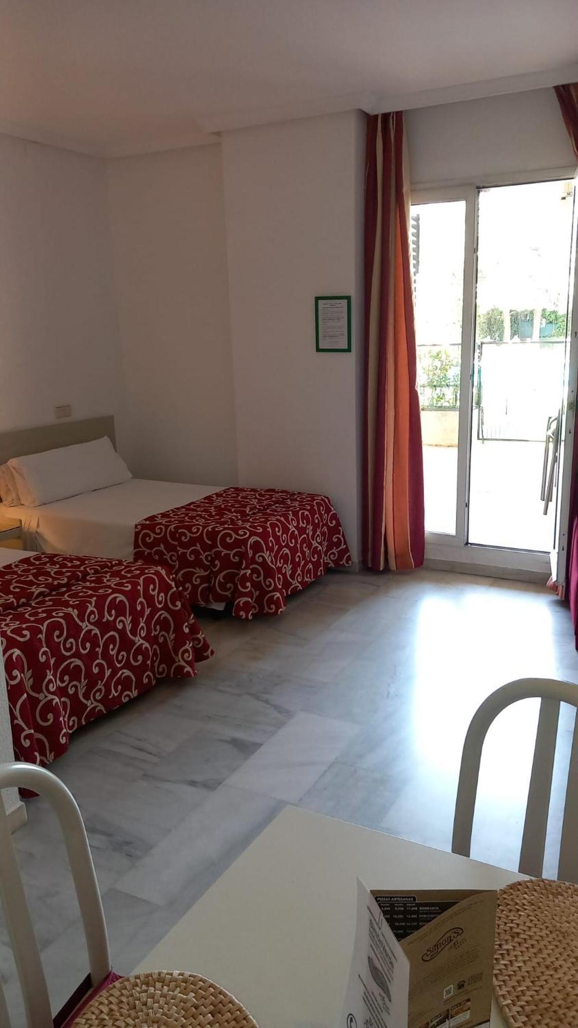 Hospedium Hotel Apartamentos Simon Verde Mairena del Aljarafe Bilik gambar