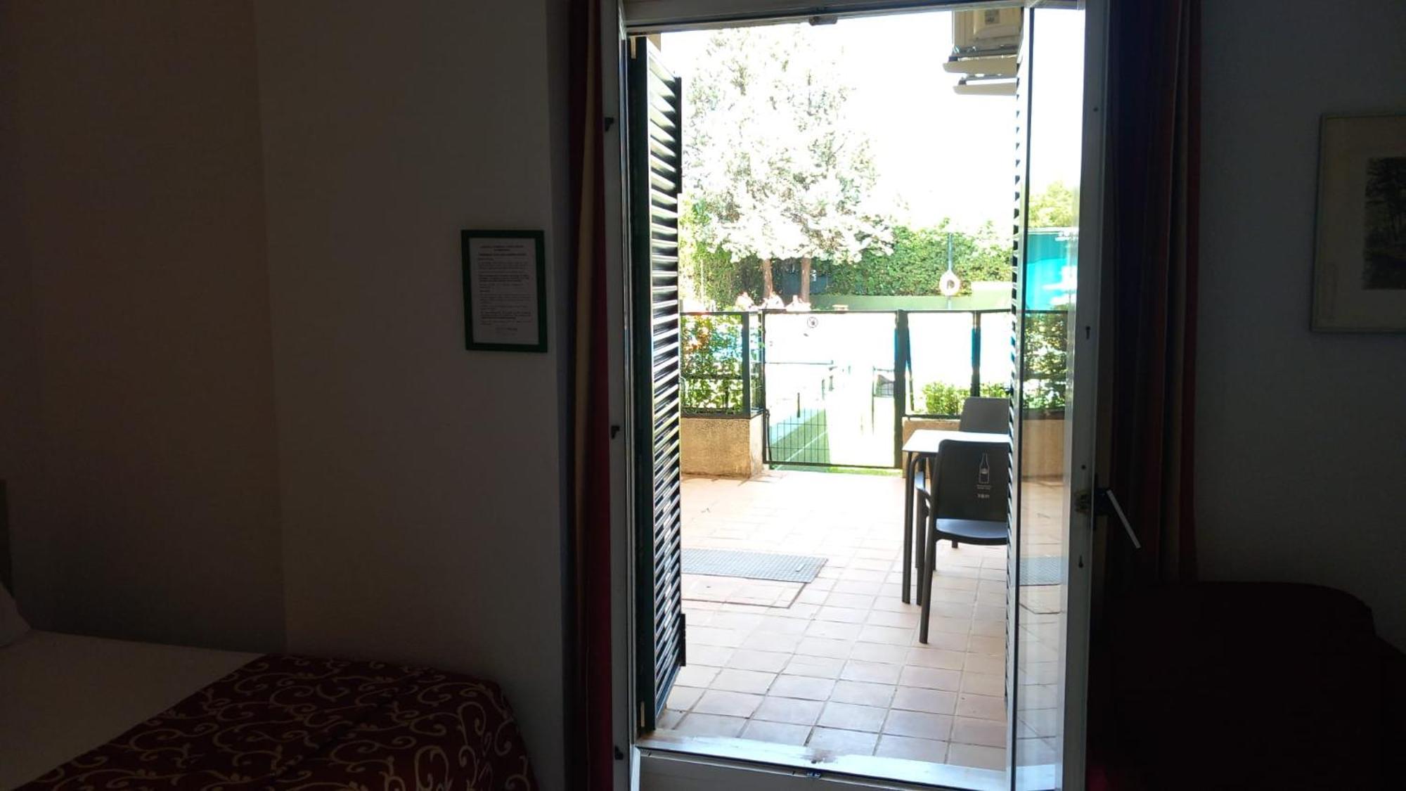 Hospedium Hotel Apartamentos Simon Verde Mairena del Aljarafe Bilik gambar
