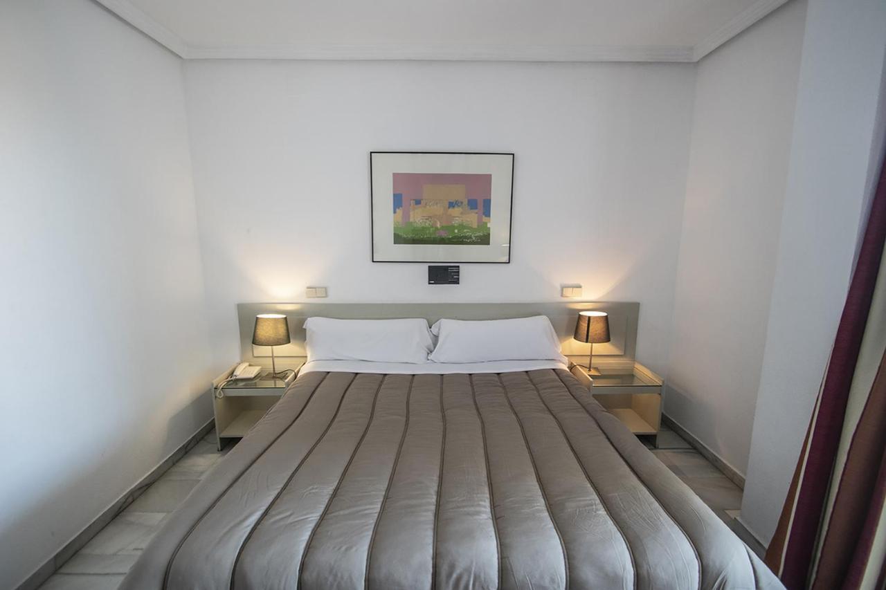 Hospedium Hotel Apartamentos Simon Verde Mairena del Aljarafe Luaran gambar